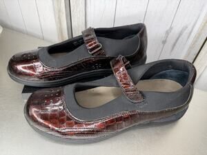 Drew Burgundy Crocodile Pattern Mary Jane's Women's Shoe Size 10.5 Patent
